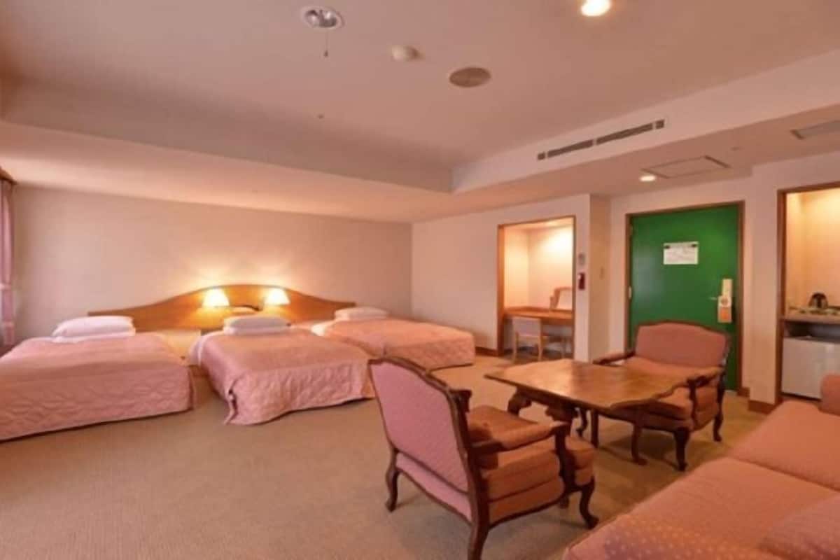 Minibar, bureau, Wi-Fi gratuit, draps fournis