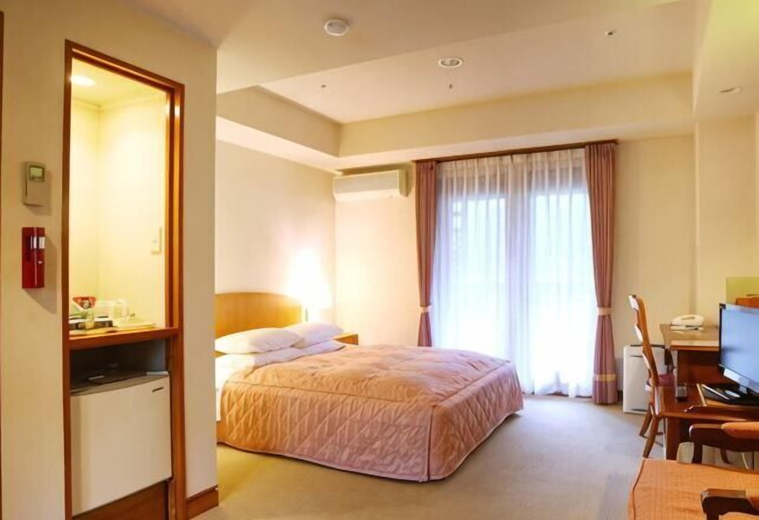 Minibar, desk, free WiFi, bed sheets