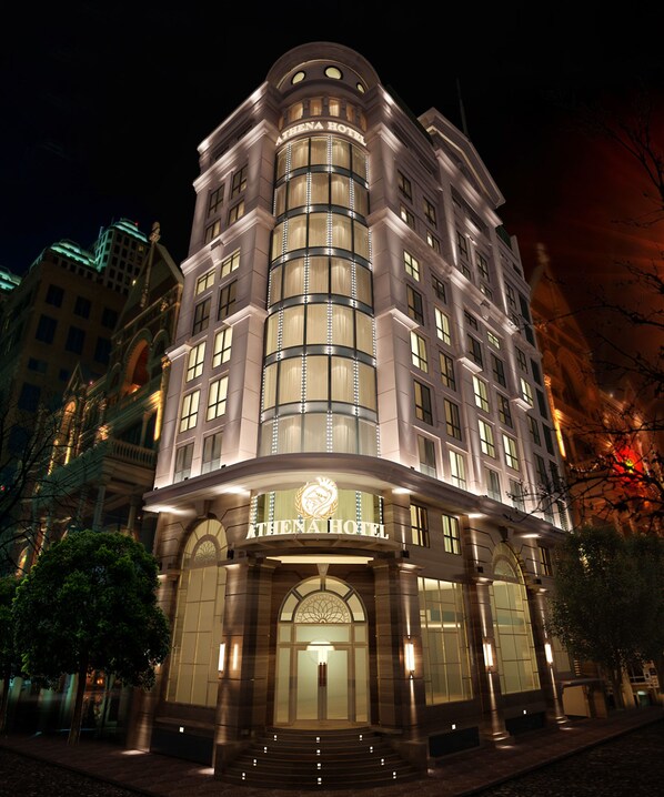 Fachada da propriedade à noite