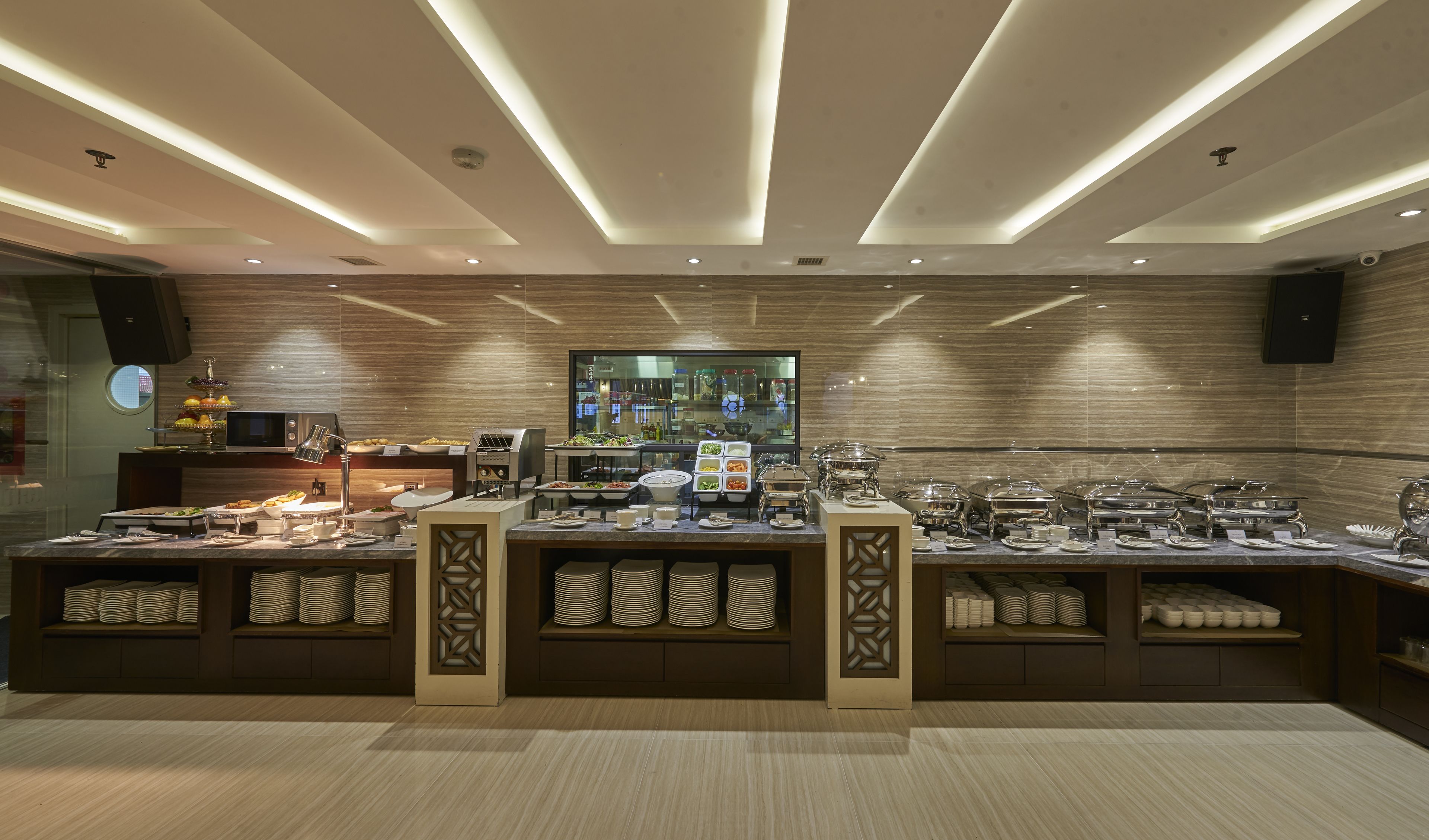 breakfast, lunch, dinner served; international cuisine