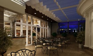 Café da manhã, almoço e jantar; culinária internacional 