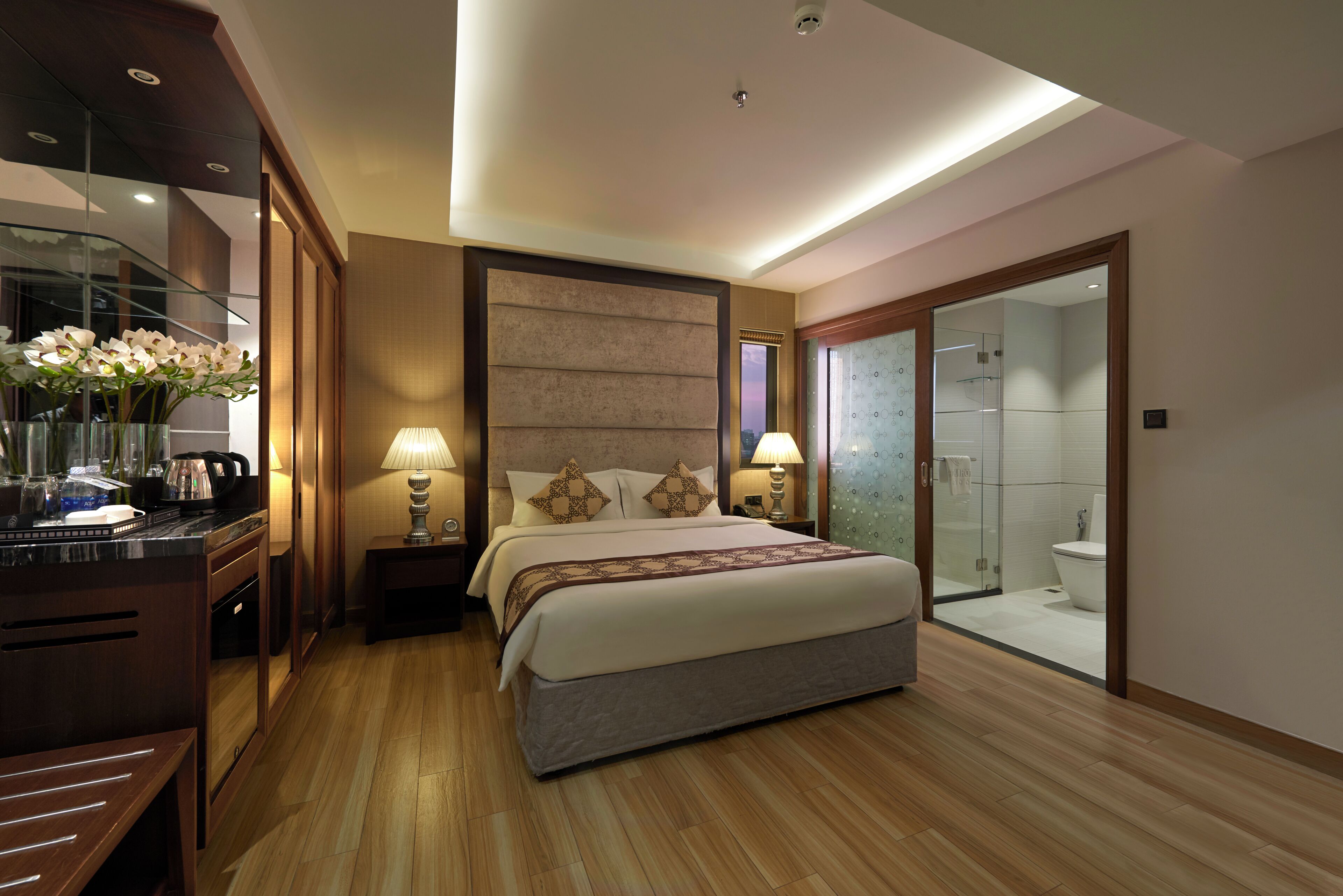 Deluxe kamer, 1 tweepersoonsbed | Luxe beddengoed, een minibar, een kluis op de kamer, een bureau