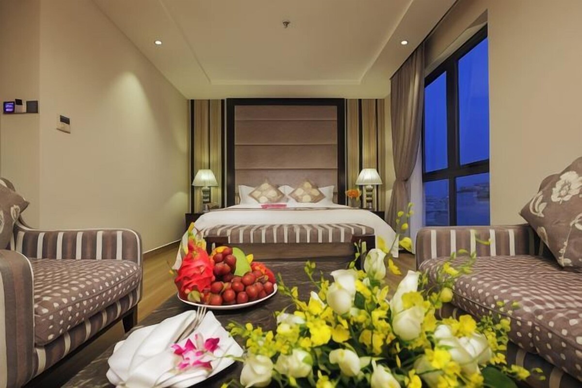 Premium bedding, minibar, in-room safe, desk