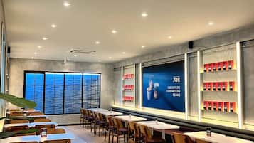 Breakfast, lunch, dinner served; Indonesian cuisine