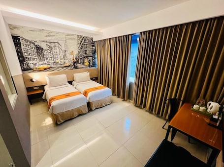 Suite | Premium bedding, desk, free WiFi