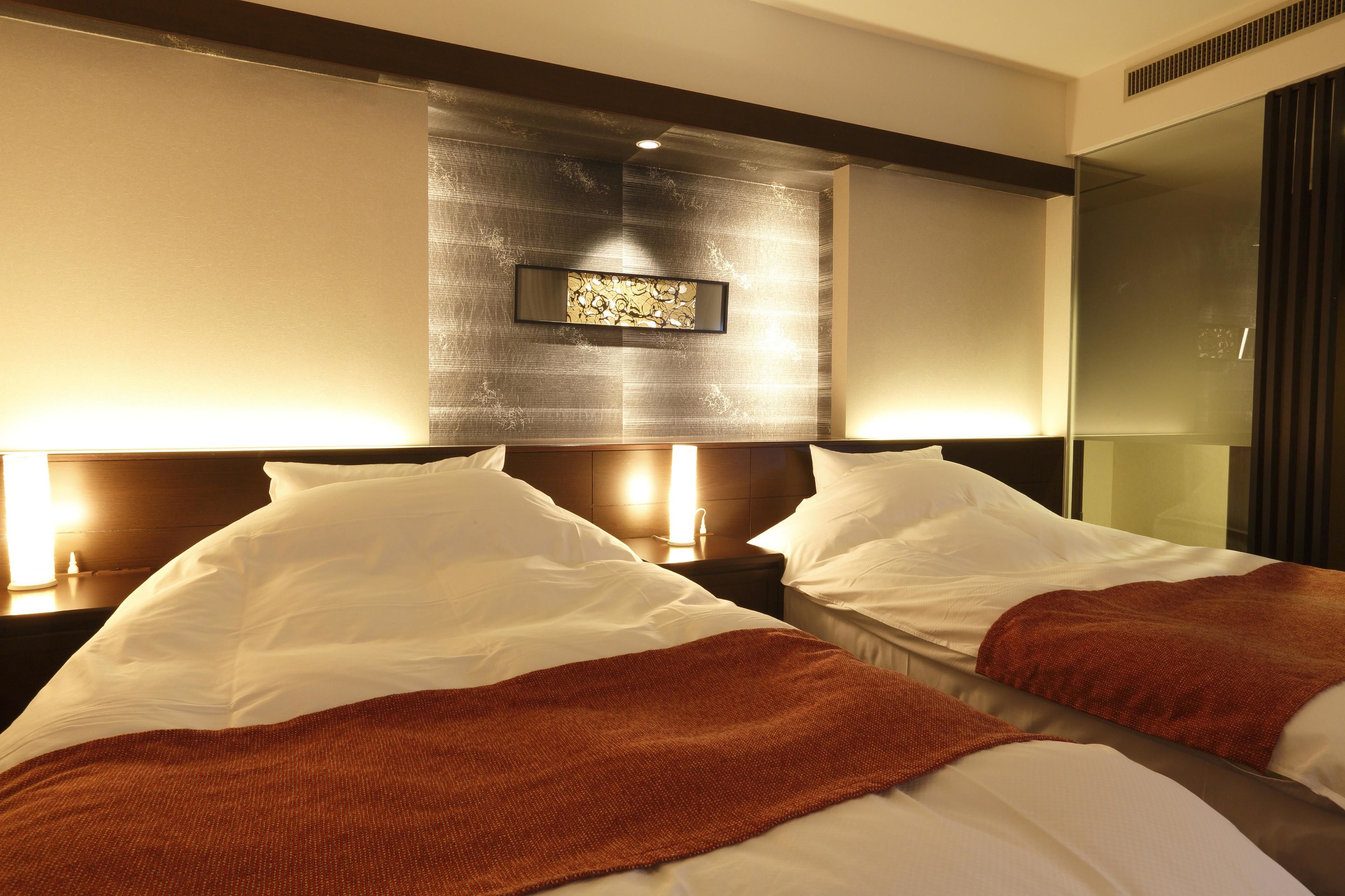 junior suite, non smoking | 1 bedroom, down duvets, in-room safe, desk