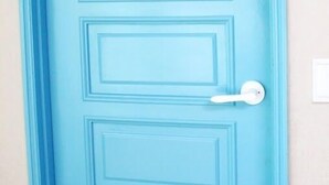 A light blue door with a white handle and a rectangular panel design. - Welcome Busan Guesthouse (Busan)
