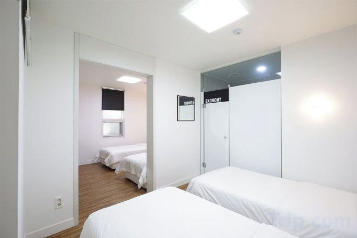 Soundproofing, free WiFi, individually decorated, bed sheets