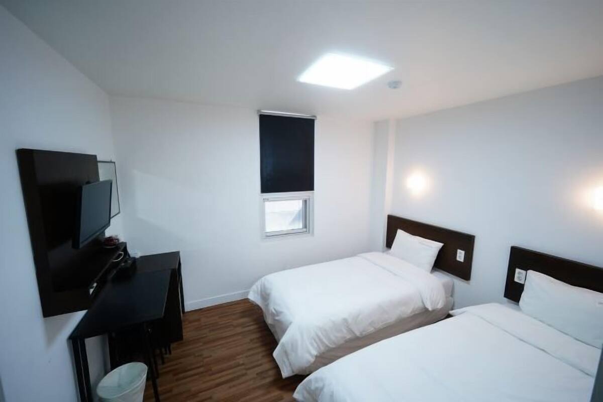 Insonorización, wifi gratis, decoración personalizada y ropa de cama