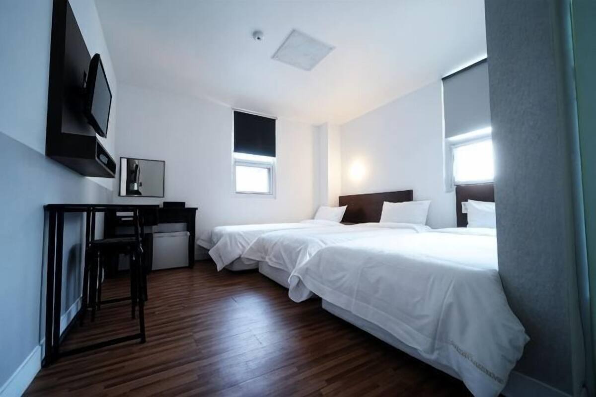 Insonorización, wifi gratis, decoración personalizada y ropa de cama