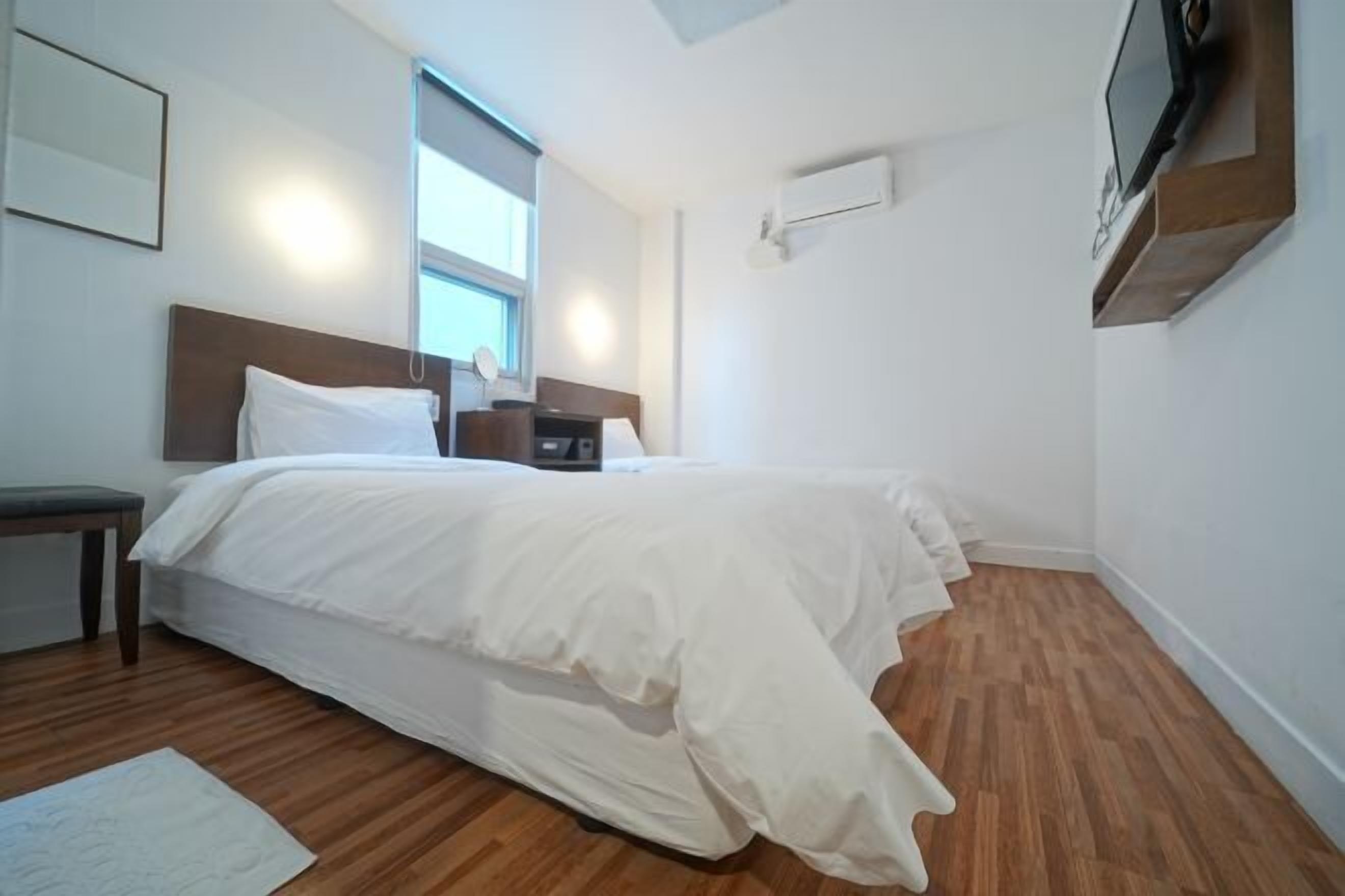 Individually decorated, soundproofing, free WiFi, bed sheets