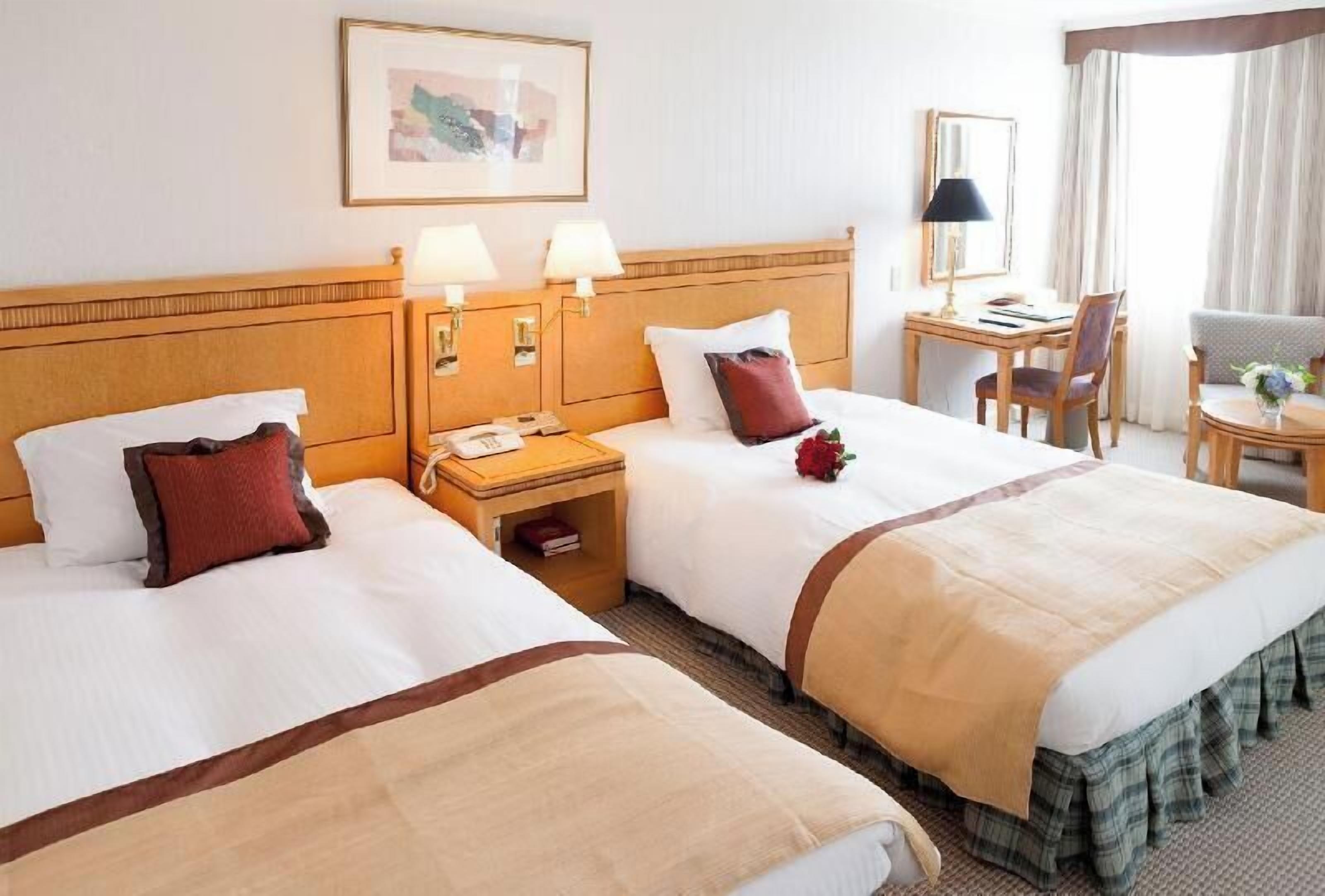 Meja kerja, Wi-Fi gratis, dan seprai linen