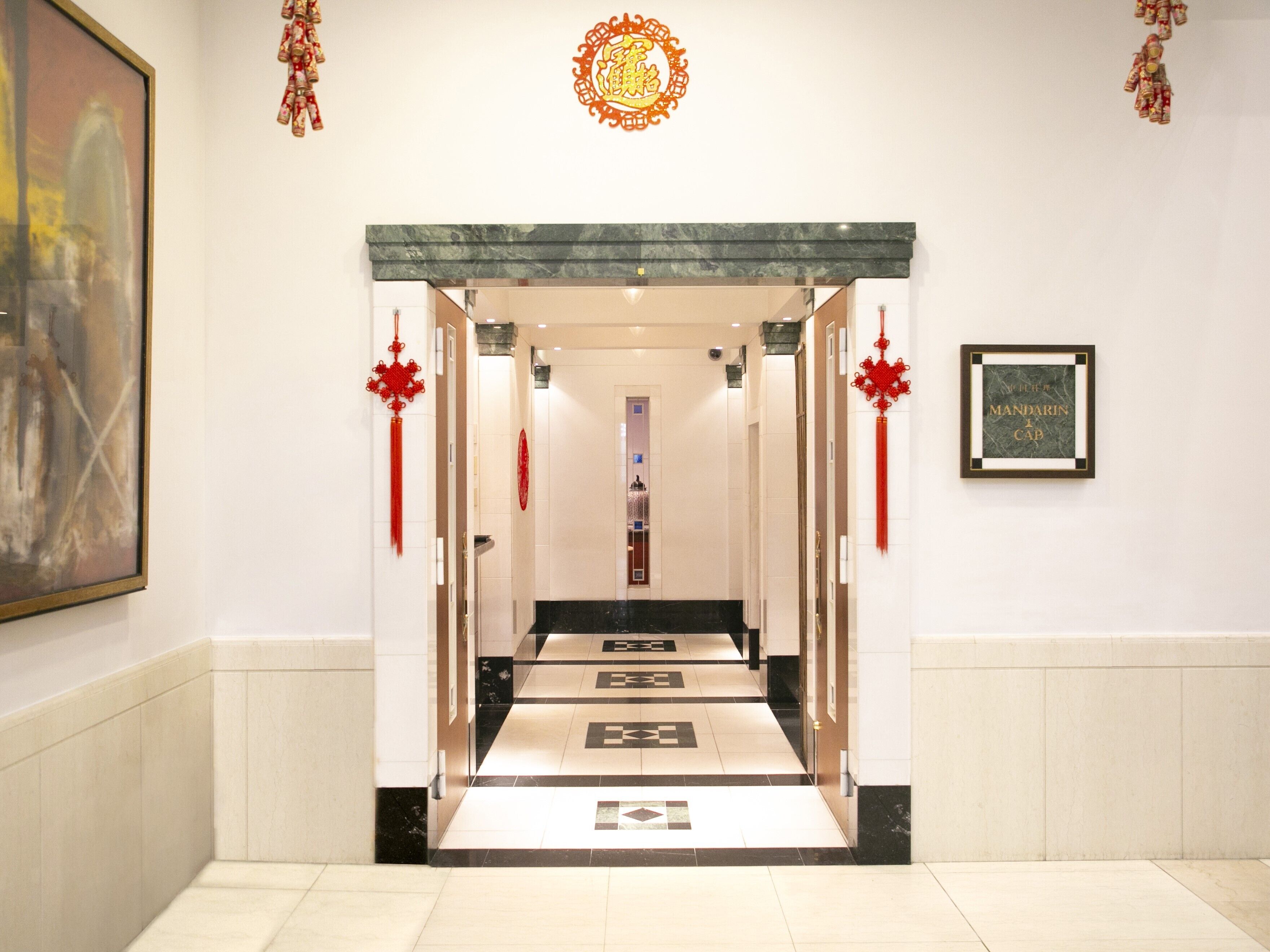 2 restaurants, breakfast, lunch, dinner served; french cuisine