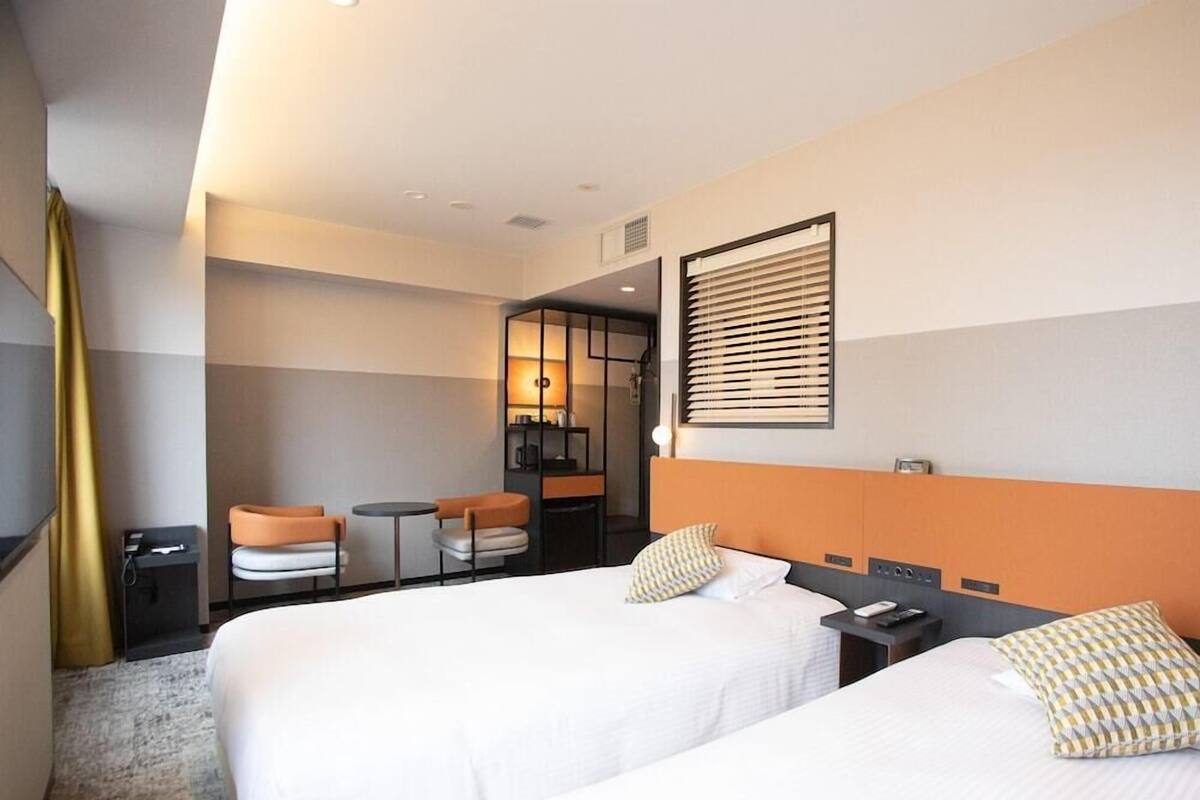 Desk, WiFi (free), bed sheets