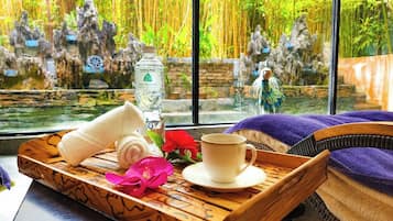 Couples treatment rooms, sauna, steam room, body treatments