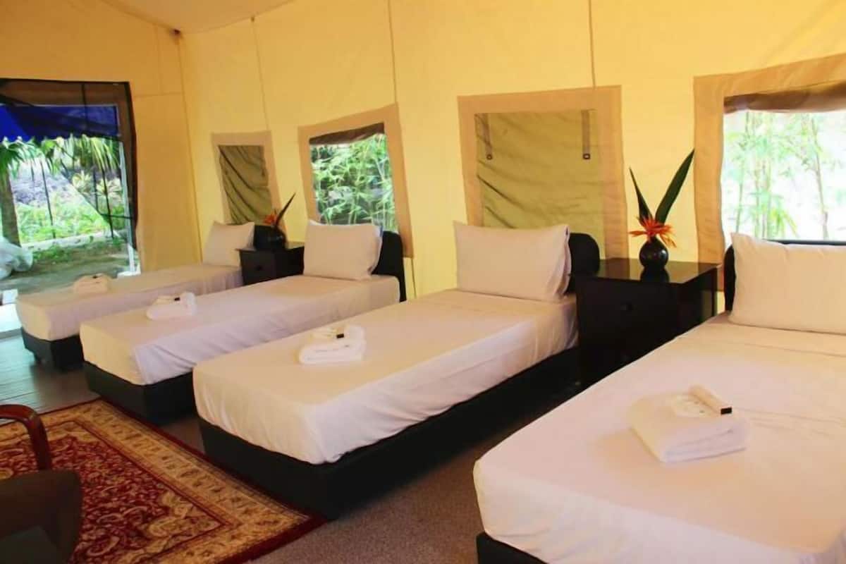 Spa | Couples treatment rooms, sauna, steam room, body treatments