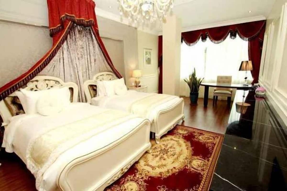 1 bedroom, premium bedding, minibar, in-room safe
