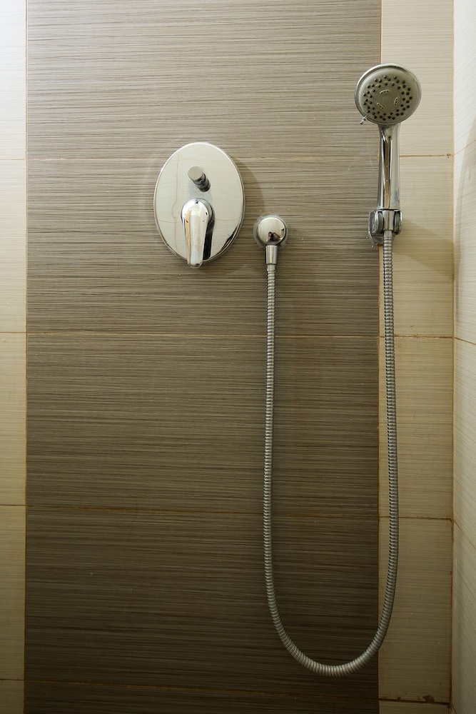 Go Hotels Iloilo by null