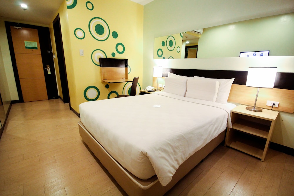 Go Hotels Iloilo by null
