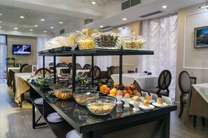 Free daily buffet breakfast 