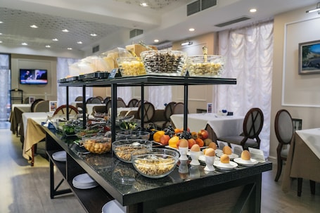 Free daily buffet breakfast