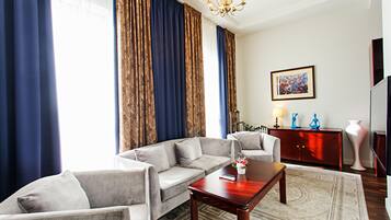 Suite (Attache) | Woonruimte | Een ledtelevisie