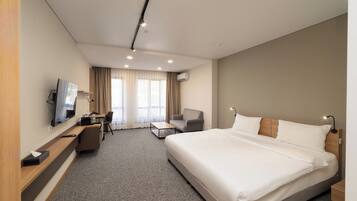 Standard Double or Twin Room | Minibar, in-room safe, soundproofing, iron/ironing board