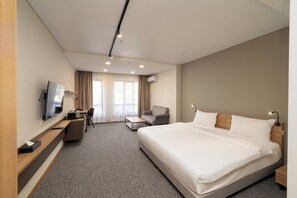 标准双人房或双床房 | 迷你吧、客房内保险箱、隔音、熨斗/熨板