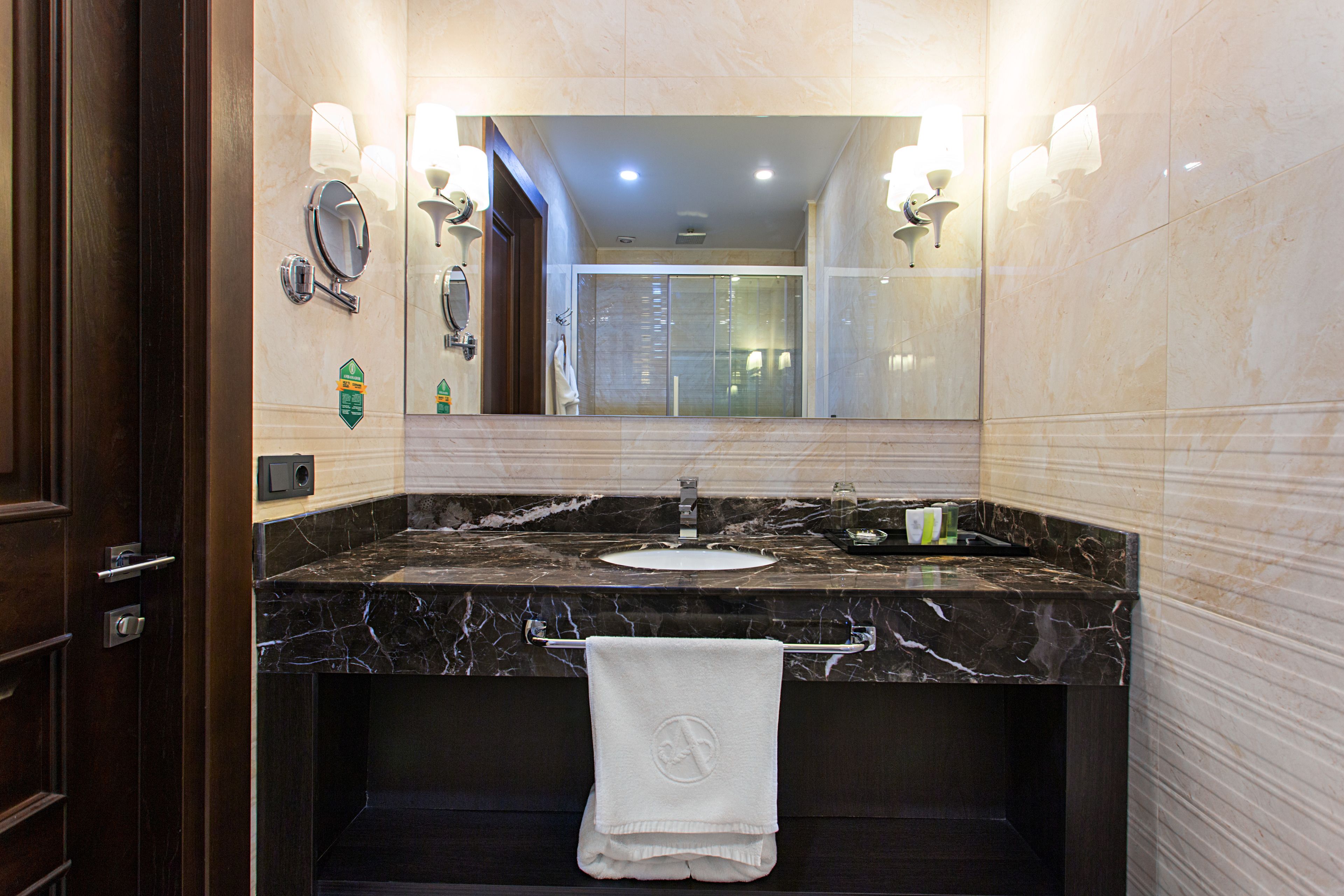 single room | bathroom shower