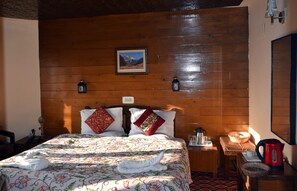 Premium bedding, in-room safe, desk, rollaway beds