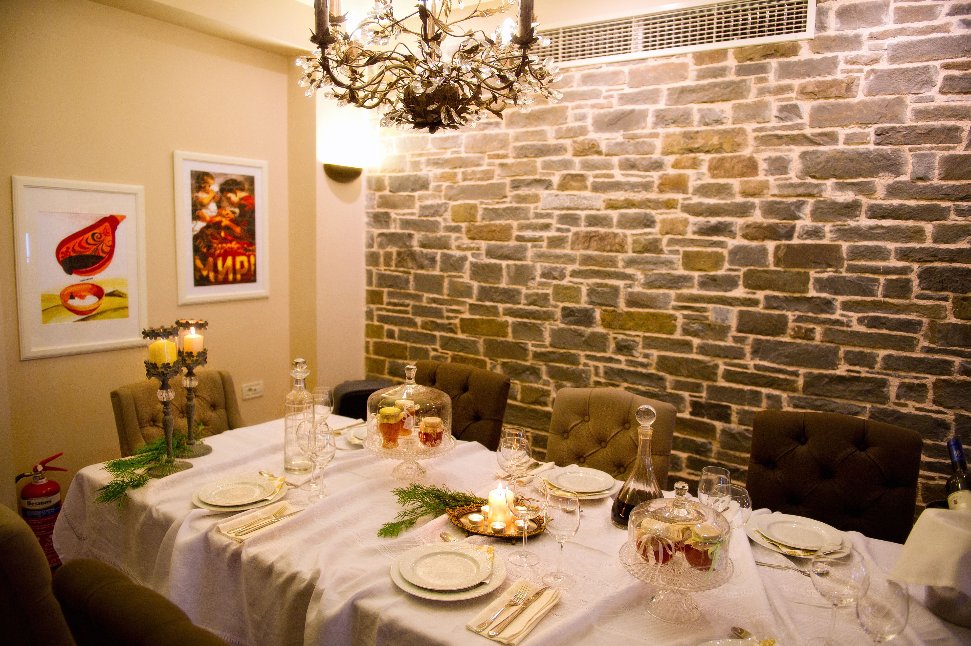 free daily cooked-to-order breakfast