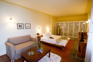 Suite Junior, 1 chambre, vue lac | Literie de qualité supérieure, bureau, chambres insonorisées
