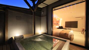 In-room safe, blackout curtains, free WiFi, bed sheets