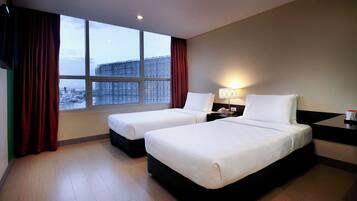 Caja de seguridad en la habitación y escritorio