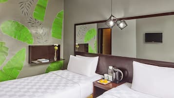 Tomannsrom – standard | Safe på rommet, skrivebord og skrivebord for bærbar PC