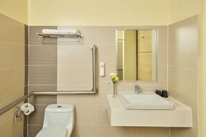 Standard Twin Room, 2 Single Beds | Bathroom