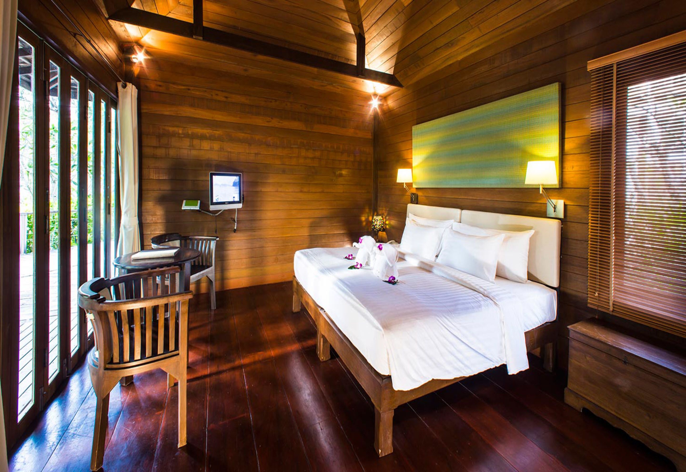 1 bedroom, egyptian cotton sheets, premium bedding, tempur-pedic beds