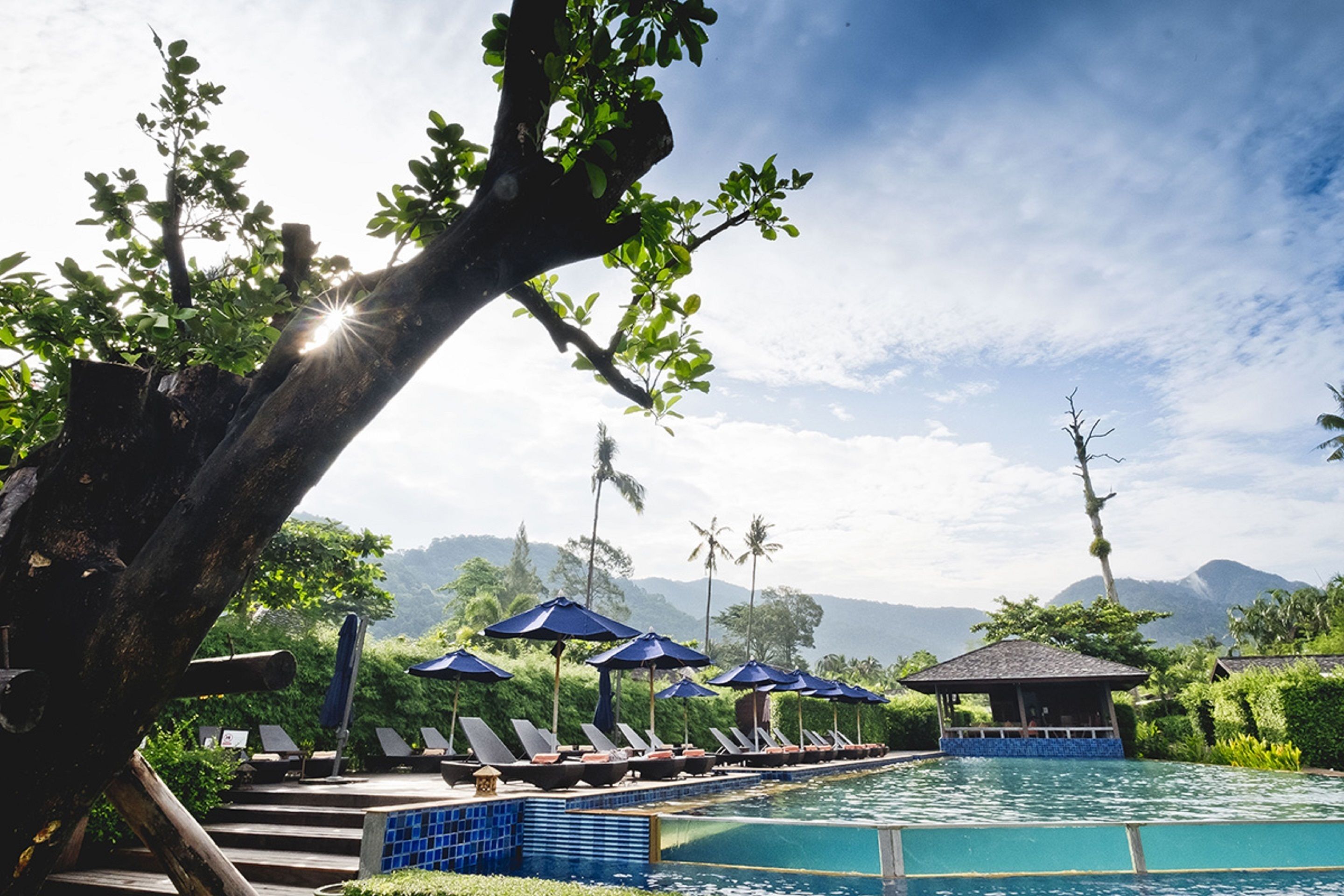 2 outdoor pools, sun loungers