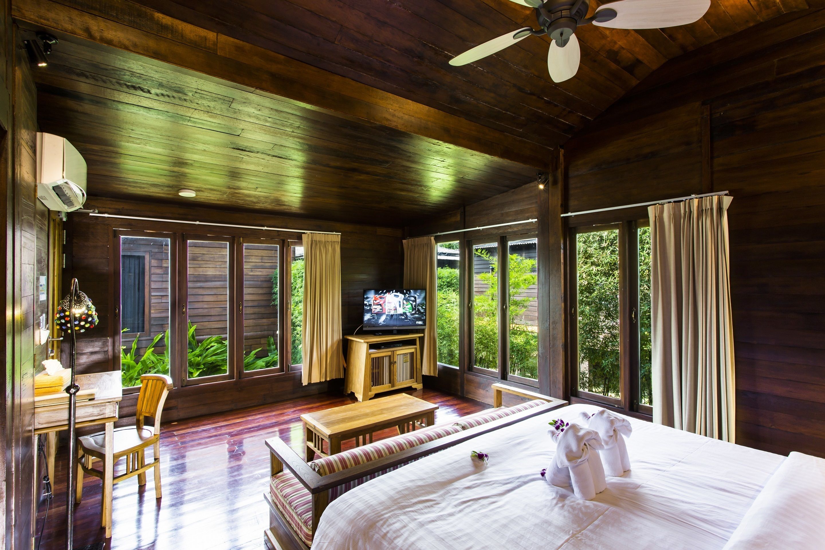 1 bedroom, egyptian cotton sheets, premium bedding, tempur-pedic beds