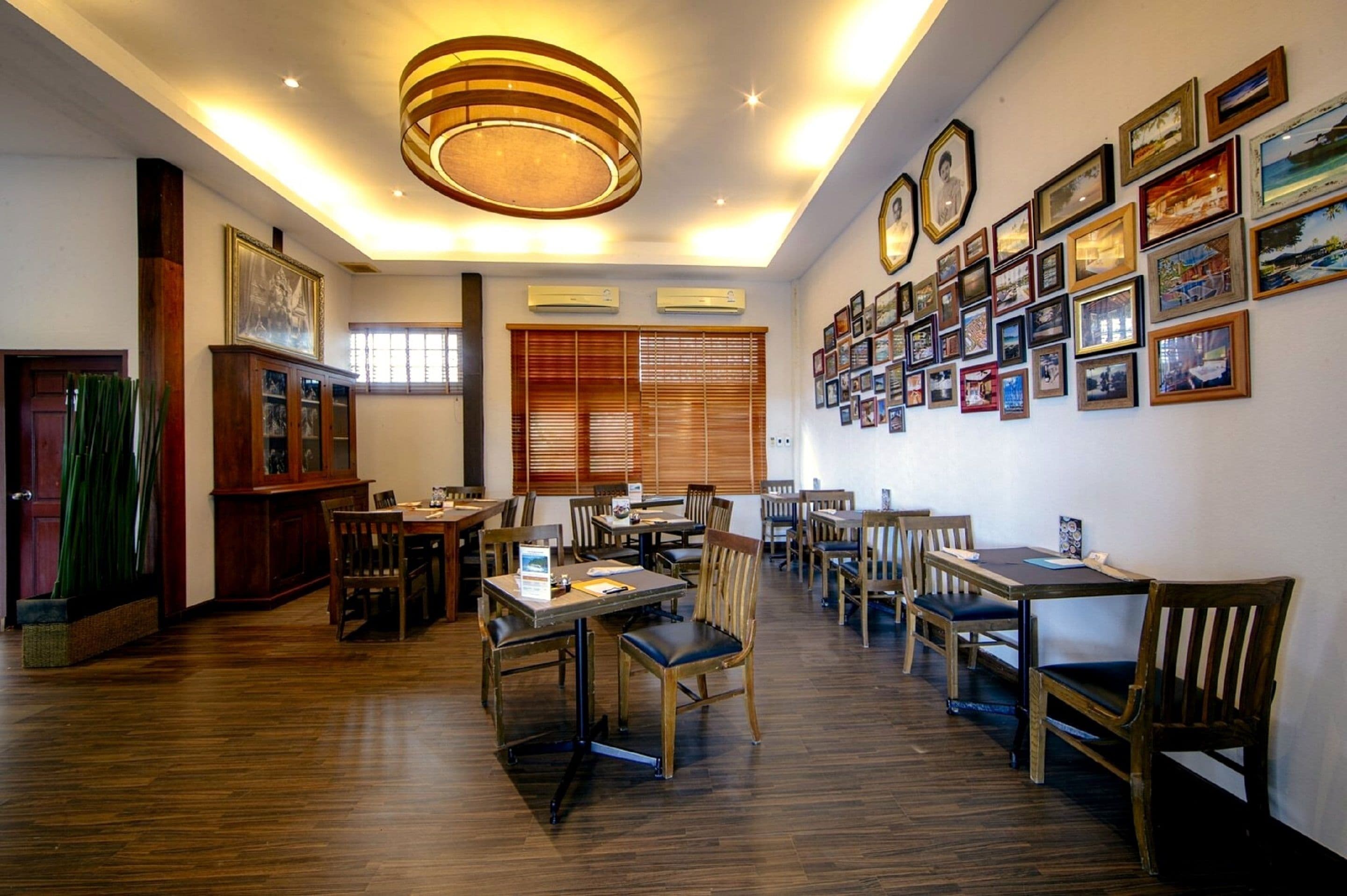 daily buffet breakfast (thb 300 per person)