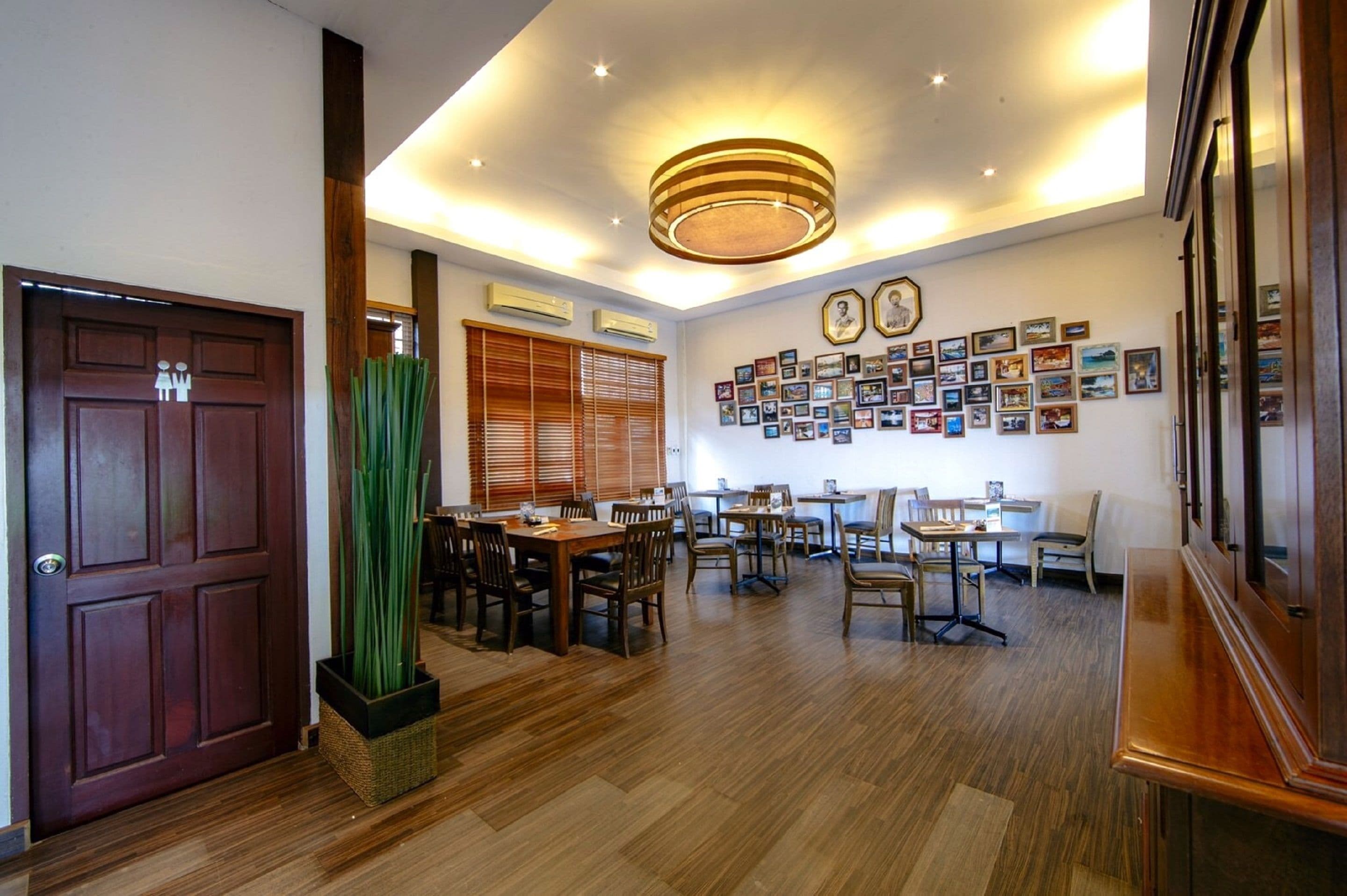 daily buffet breakfast (thb 300 per person)