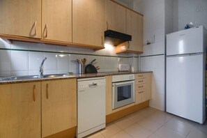 Apartment, 3 Bedrooms | Private kitchen | Fridge, microwave, coffee/tea maker, cookware/dishes/utensils - Mellow Apartments Barcelona (Barcelona)