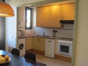 Apartment, 3 Bedrooms | Private kitchenette