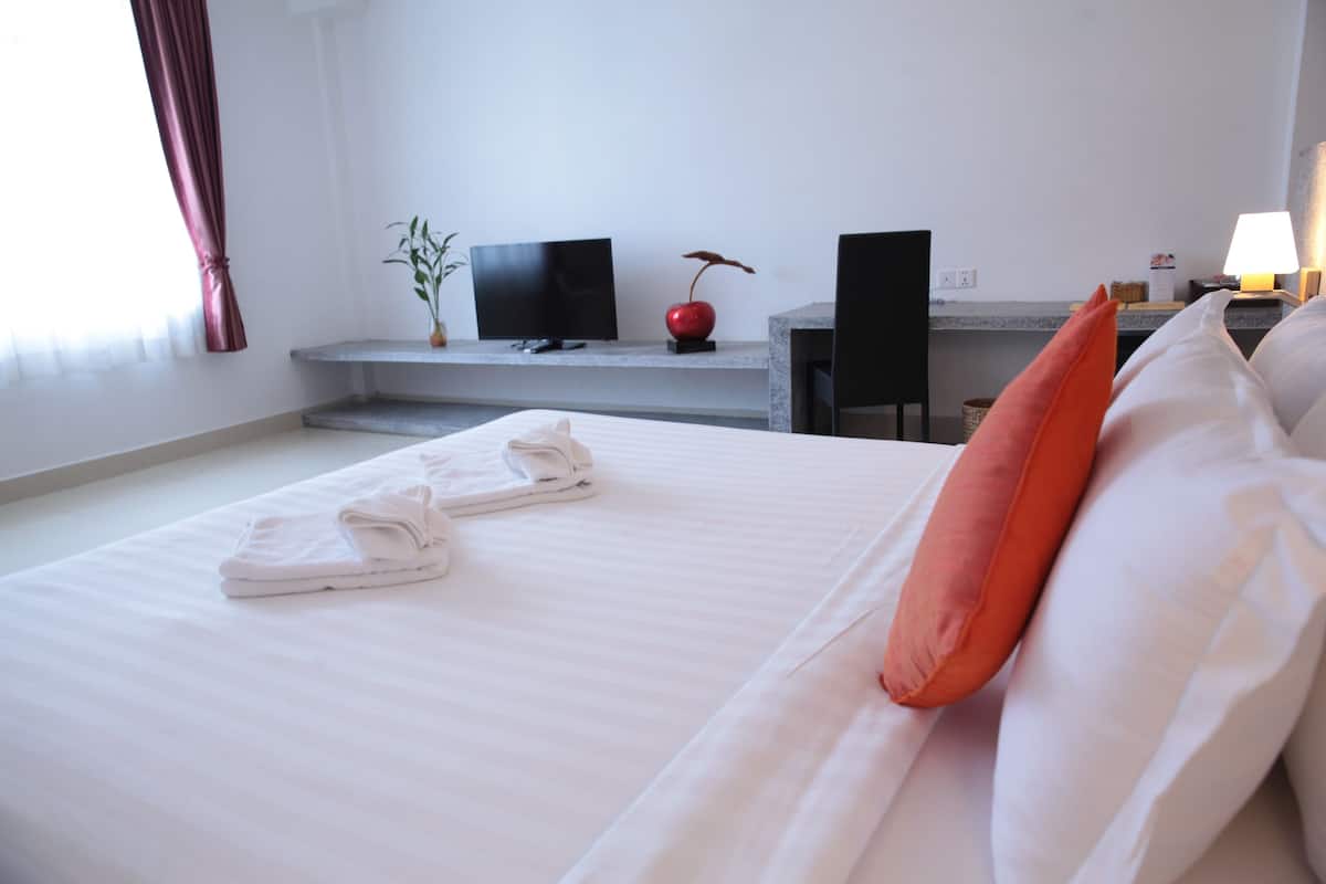 Suite, City View | Minibar, in-room safe, desk, WiFi (free)