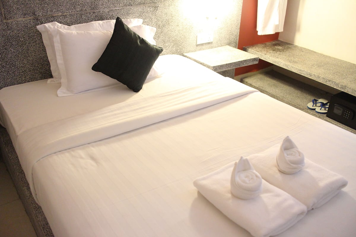 Standard Single Room | Minibar, in-room safe, desk, WiFi (free)
