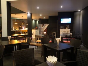 Restaurant - K9 Riverside Hotel (Phnom Penh)