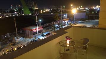 Premier Twin Room | Balcony