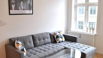 Premier Apartment, 2 Bedrooms (4th floor - xxxxxxxxxxxxxxxxx) | Living room | Flat-screen TV, DVD player