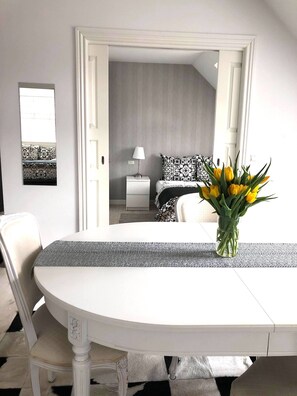 Căn hộ, 2 phòng ngủ | Két bảo mật tại phòng, trang trí khác biệt, bàn