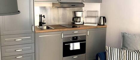 Economy Apartment, 1 Bedroom | Private kitchen | Fridge, oven, stovetop, dishwasher